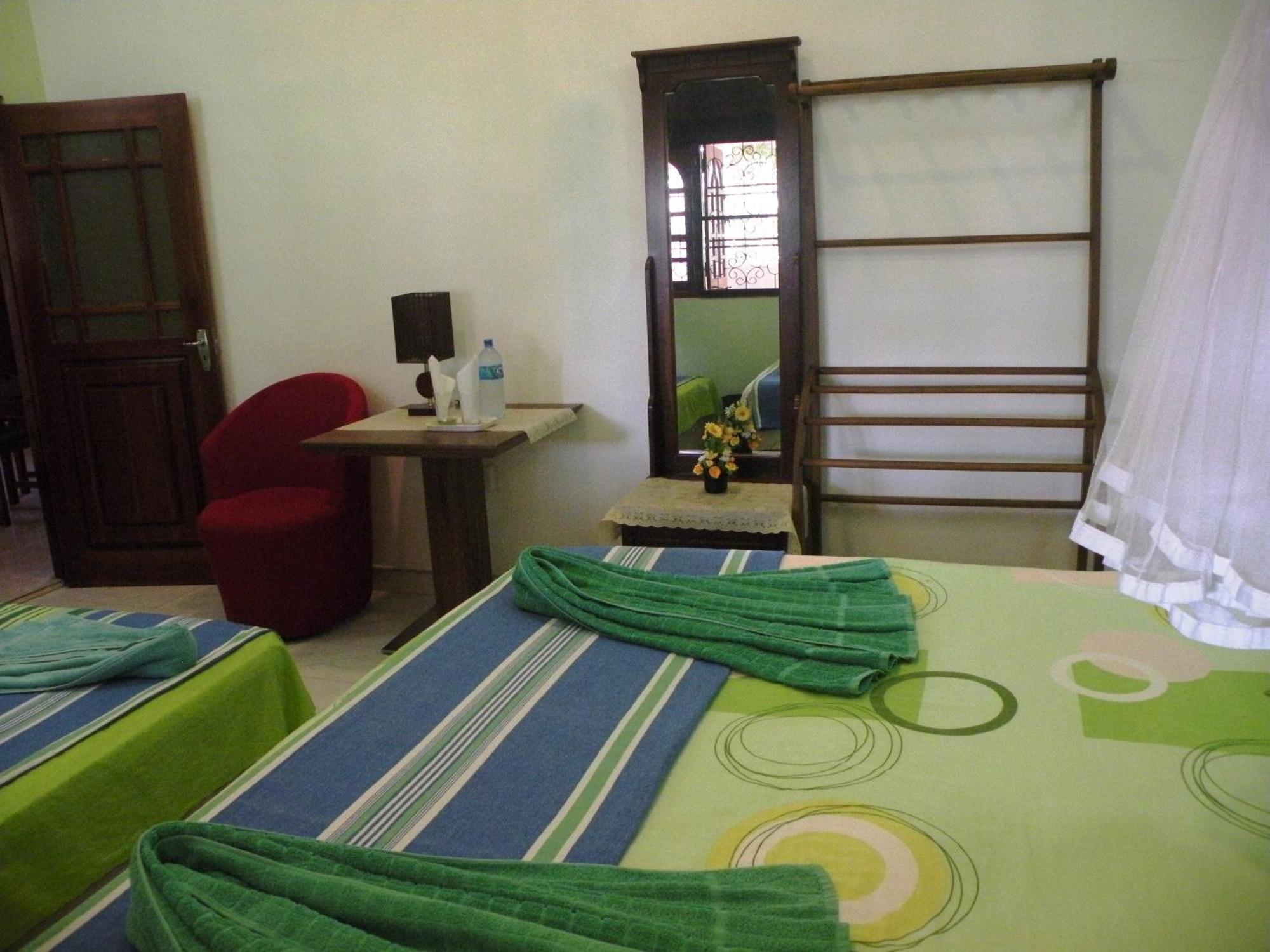 Henderson Airport Residence Negombo Habitación foto