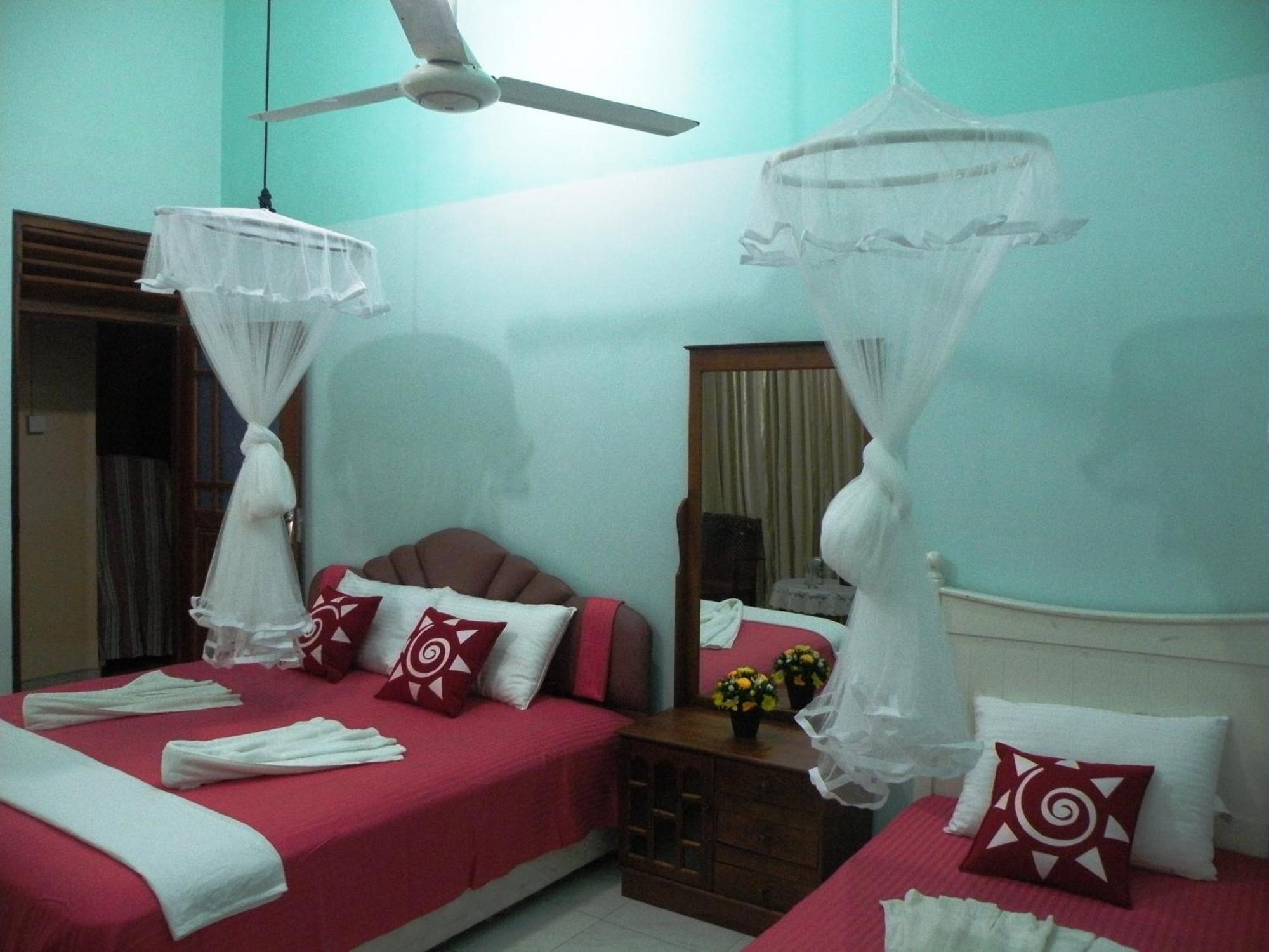 Henderson Airport Residence Negombo Habitación foto