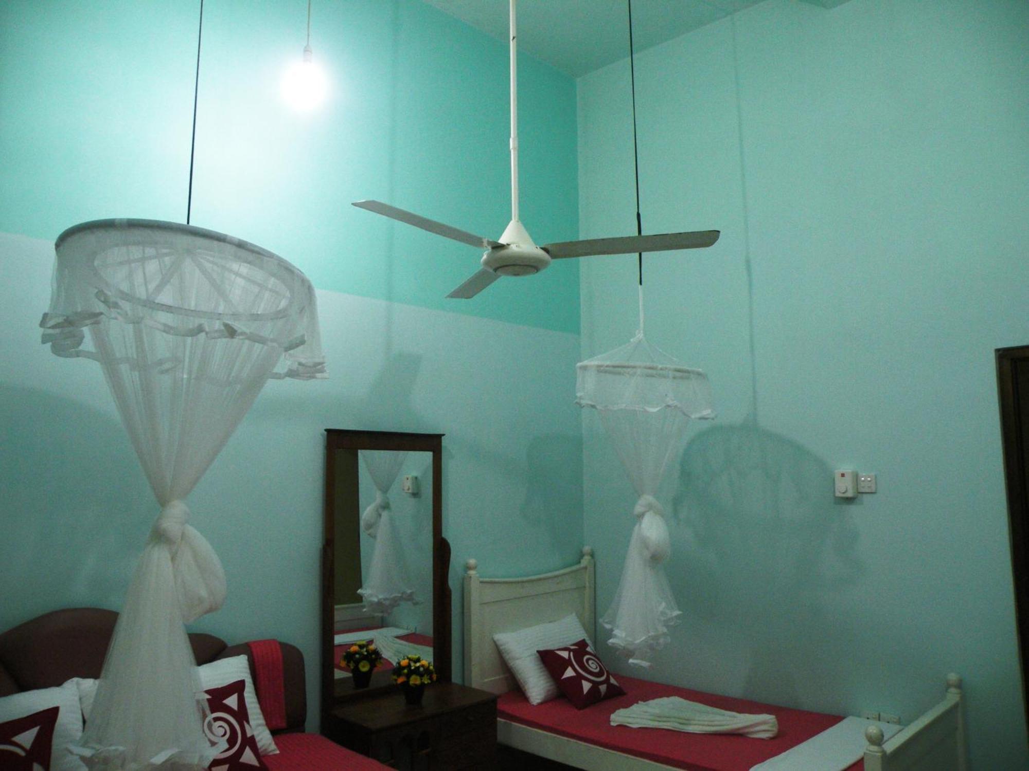 Henderson Airport Residence Negombo Habitación foto