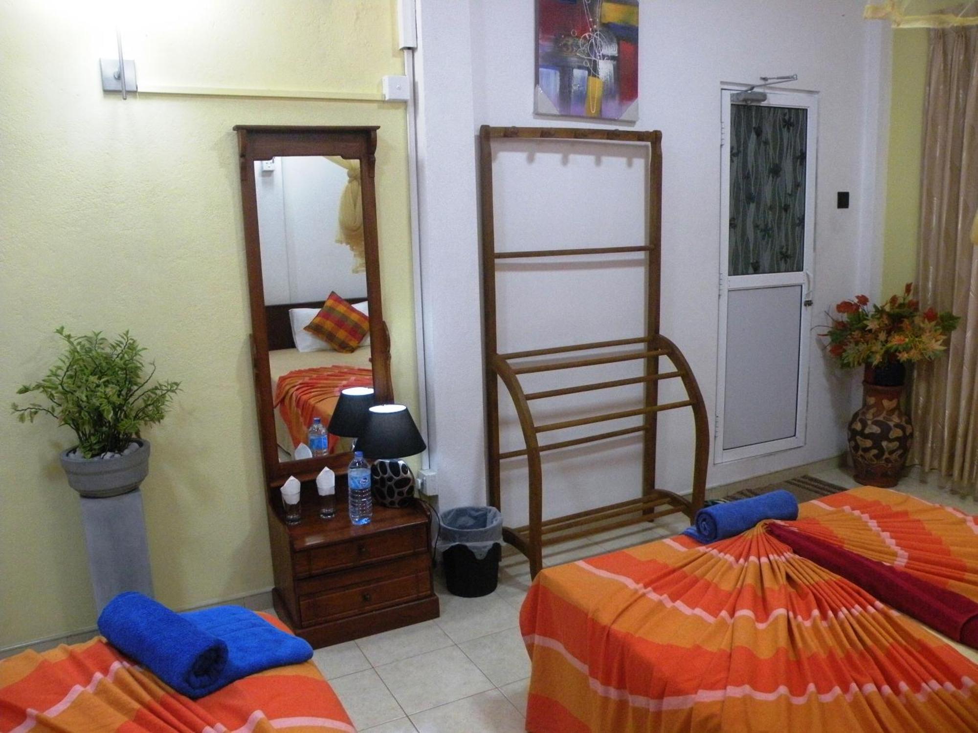 Henderson Airport Residence Negombo Habitación foto